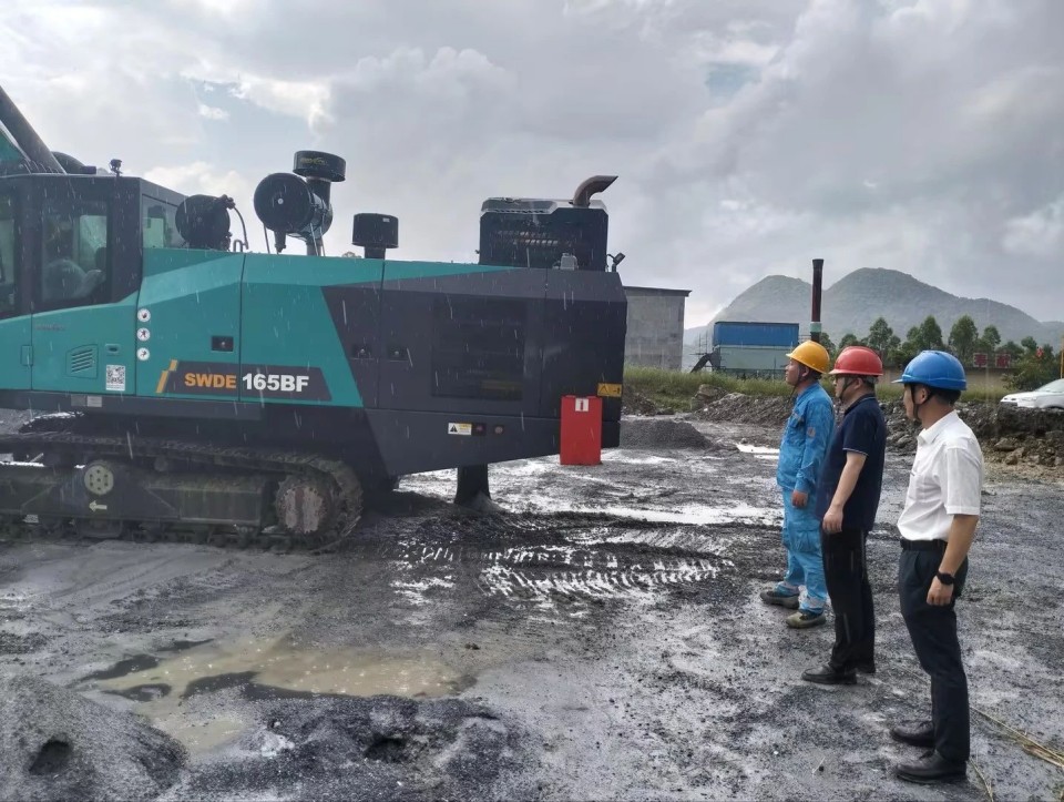 逾越J9集团万里 智启服务新程——J9集团矿岩“服务万里杏妆活动走进海螺水泥