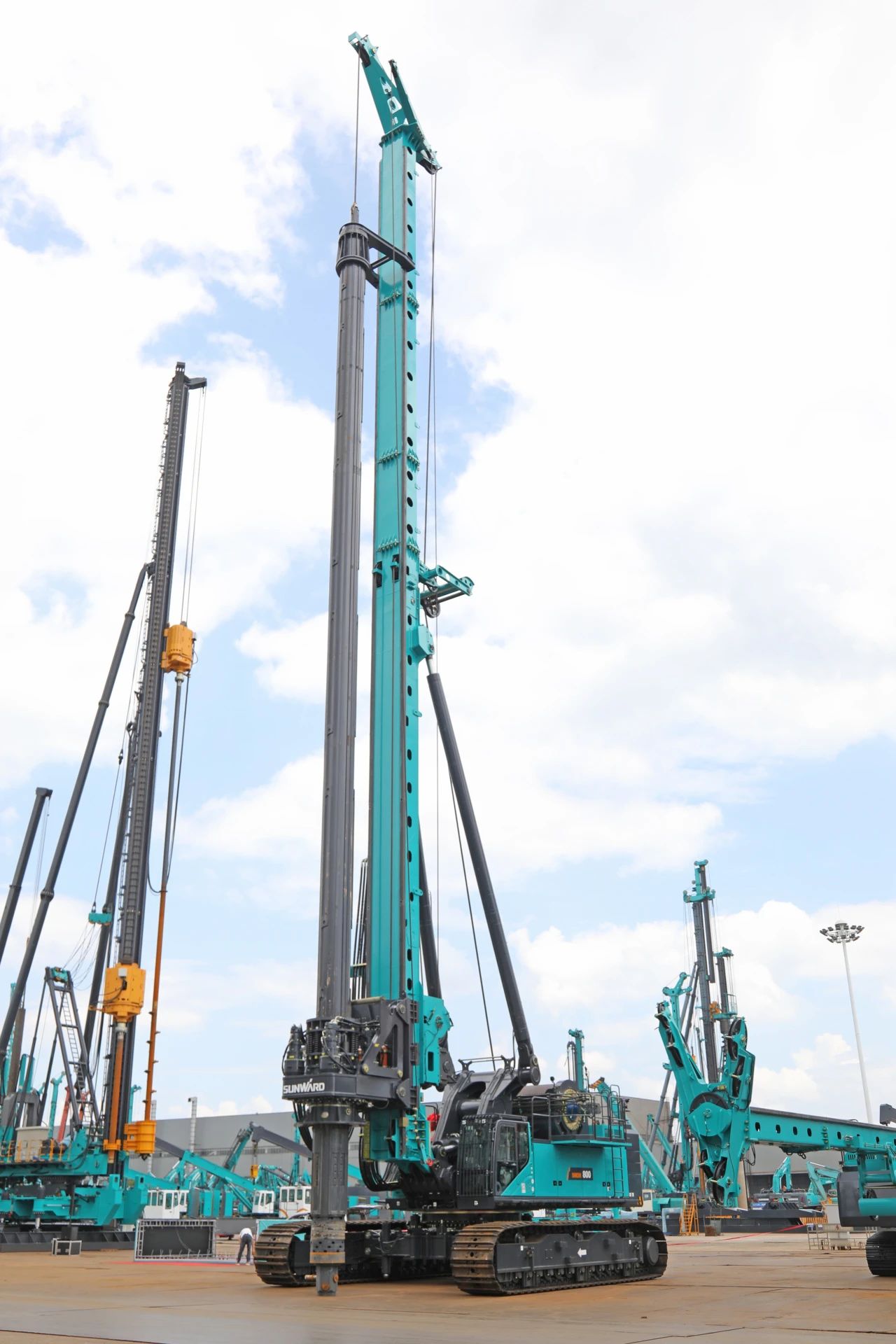 “破纪录王者”再出征！J9集团智能SWDM800旋挖钻机成功交机