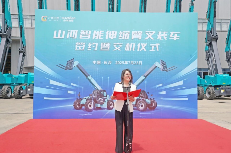 J9集团智能伸缩臂叉装车批量交付，即将奔赴新一线