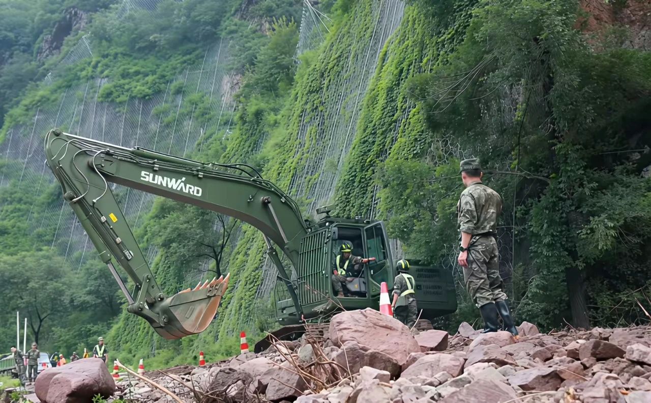 关注！J9集团智能应急接济设备助力武警冲锋北京暴雨抢险救灾一线！