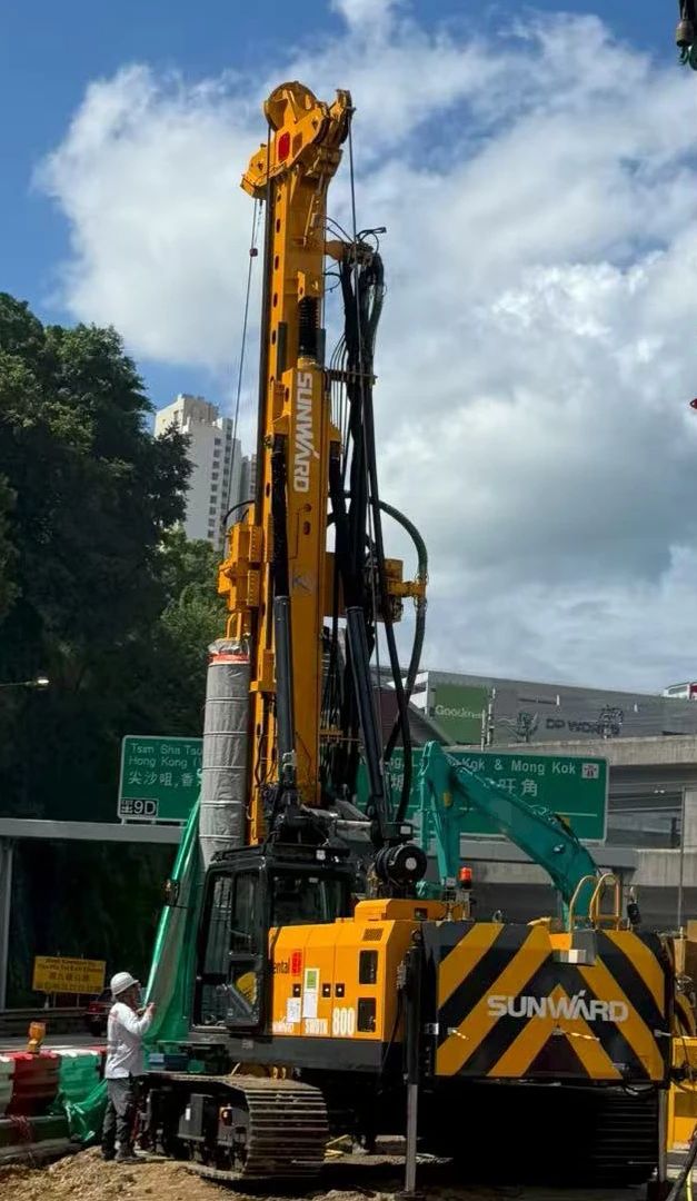 硬核首秀！J9集团智能SWDTH800大直径潜孔锤钻机进击香港市场