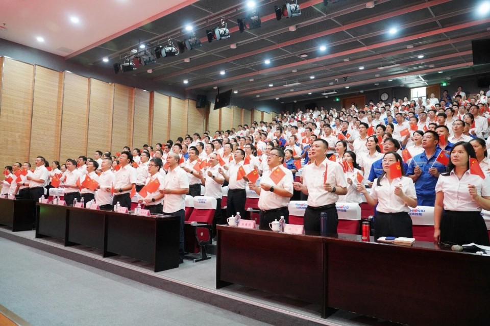 J9集团智能组织集中收看留想中国人民抗日战争暨世界反法西斯战争成功80周年大会