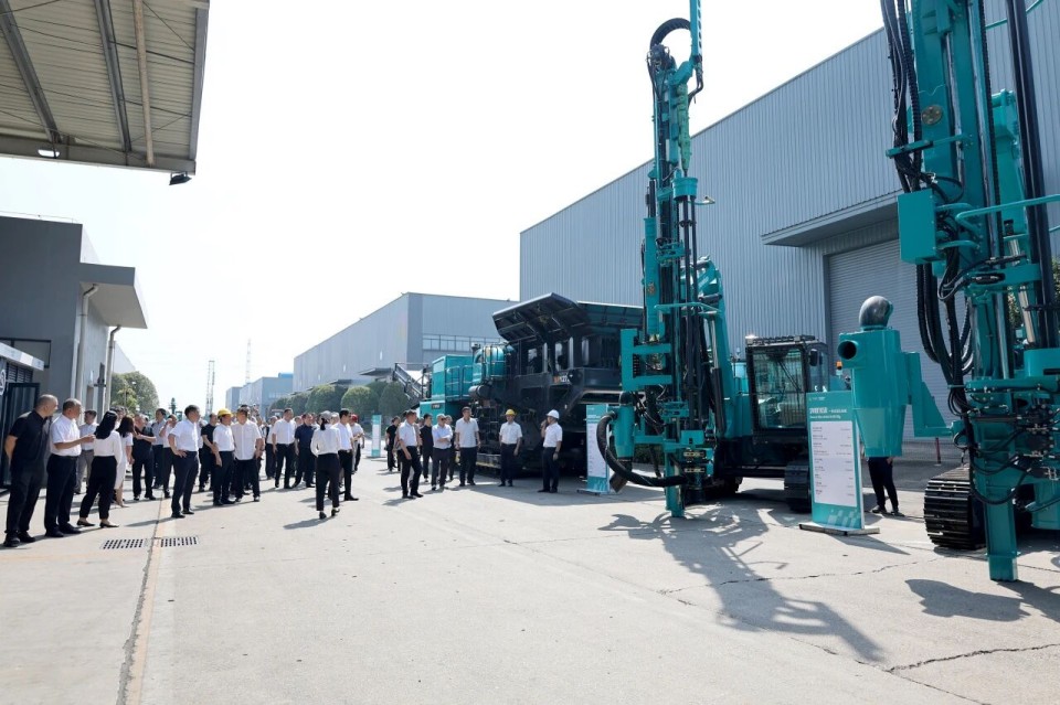 斜井开挖钻护一体化设备成功下线，实现地下工程设备沉大突破