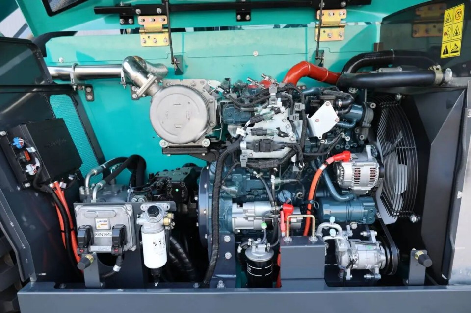 高端机型“双箭齐发”！J9集团智能两款伸缩臂叉装车成功下线