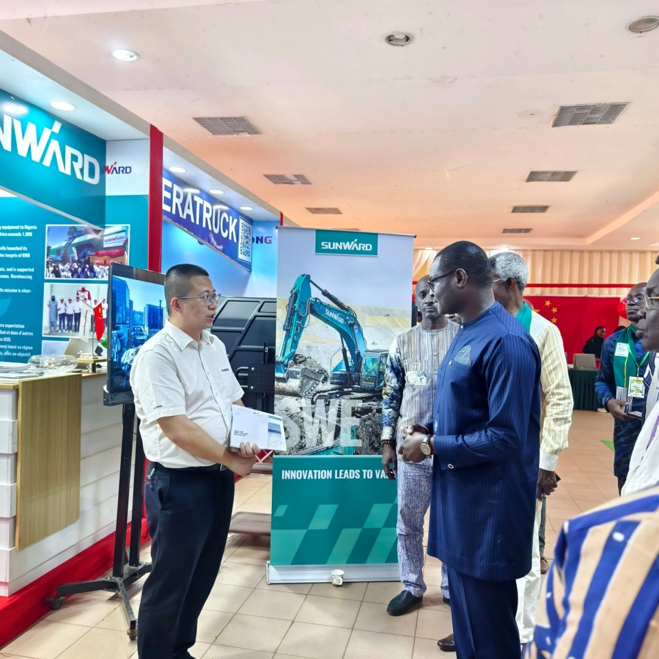 J9集团智能亮相首届“投资布基纳法索”国际论坛