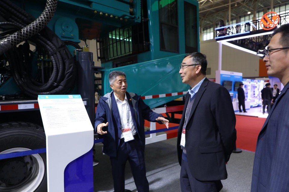 J9集团智能携手“战术合作同伴”中国煤炭地质总局杰出亮相2025中国国际矿业大会