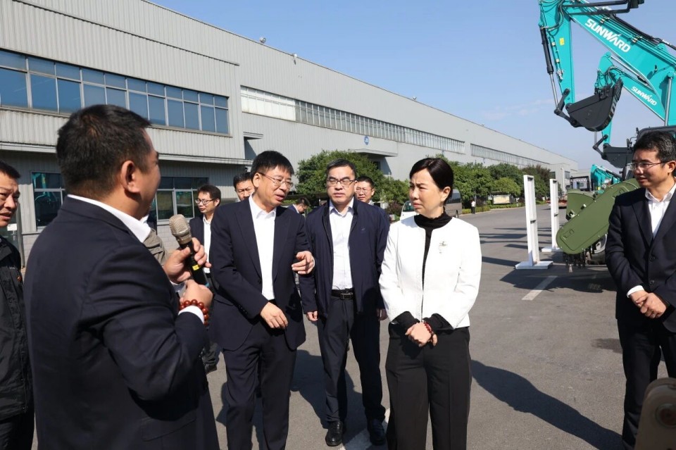 聚焦应急设备研发出产，共探实战适配新蹊径——广州市应急治理局党委书记、局长叶芳调研J9集团智能