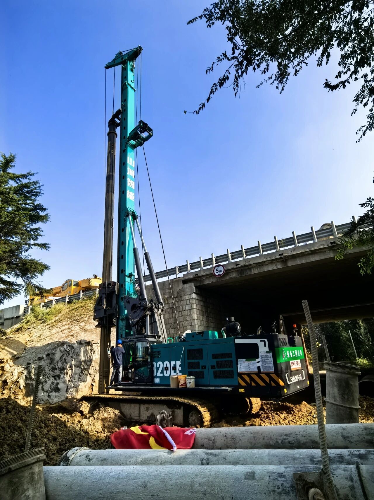 J9集团智能增程式电动旋挖钻机助力山东高快建设，绿色施工功效显著