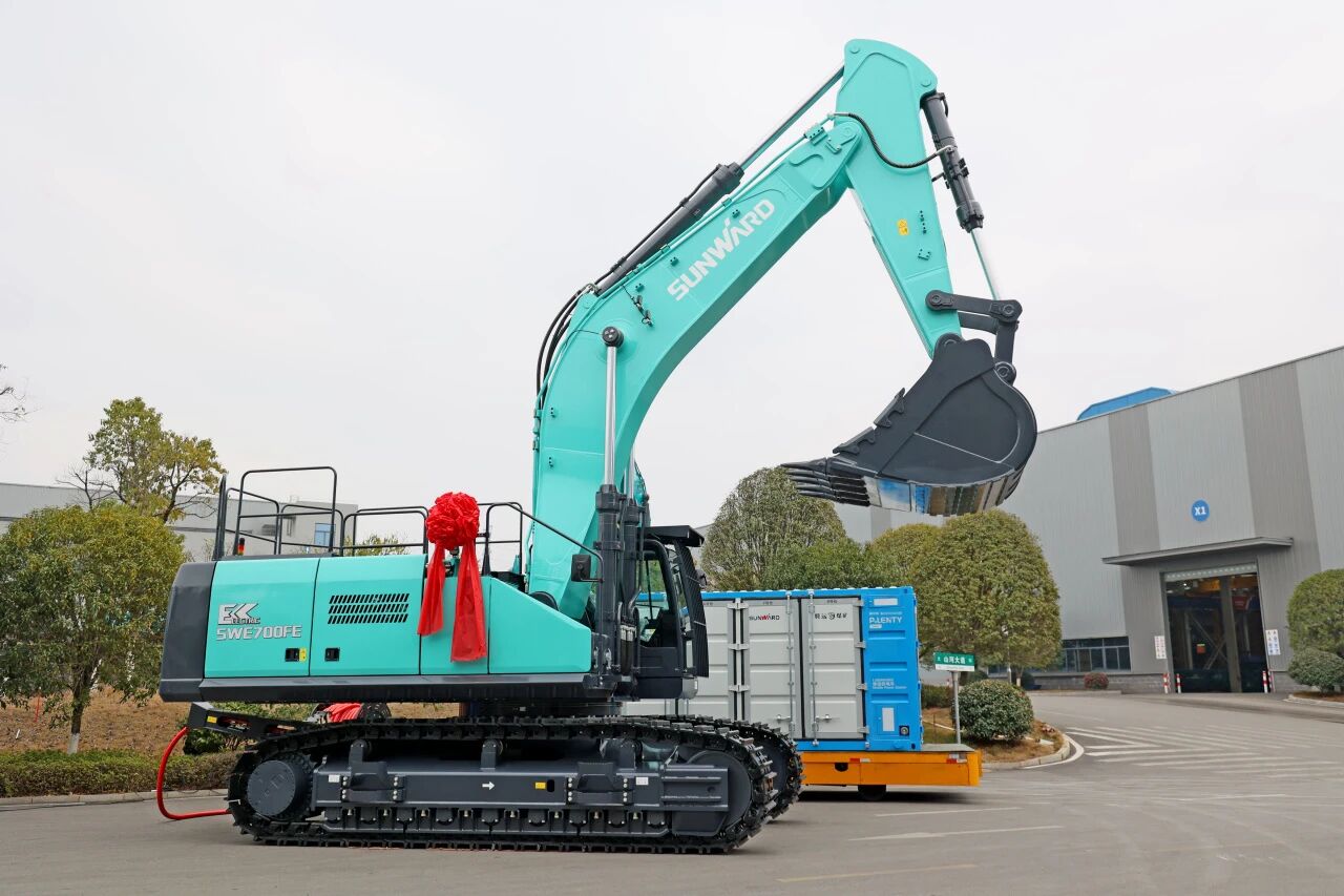 J9集团智能SWE700FE电动挖掘机成功交付，助力打造绿色智慧矿山